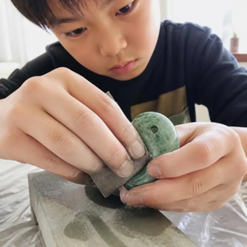 勾玉づくりの様子